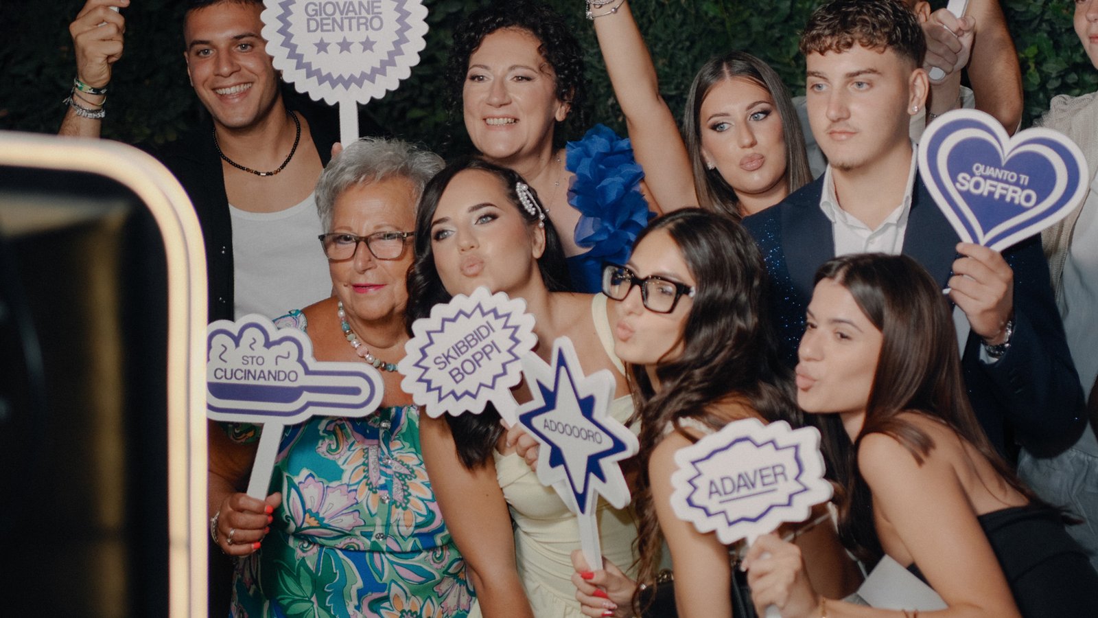 Ospiti al photo booth OltreBooth